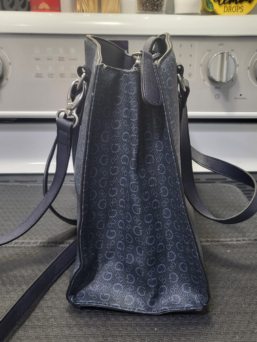 Large GUESS Purse - Picture 5 of 5